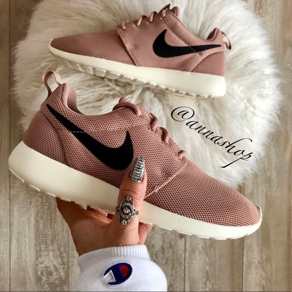 Nike Shoes - NWT Nike Roshe One Rare